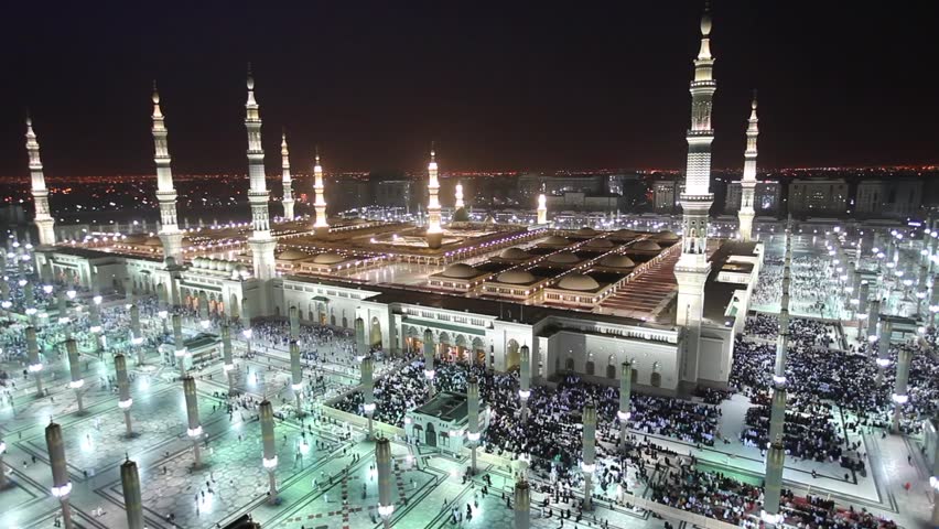 Masjidi Haram dan suasana Arab Saudi di waktu malam. (Foto: Istimewa)