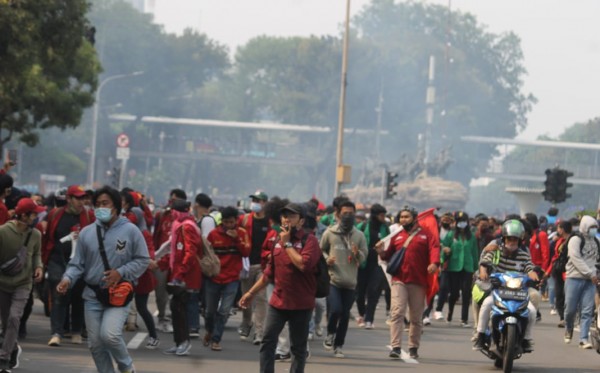 Ilustrasi aksi demo menolak Omnibus Law di Jakarta hari ini, Kamis 8 Oktober 2020. (Foto: Asmanu/Ngopibareng.id)