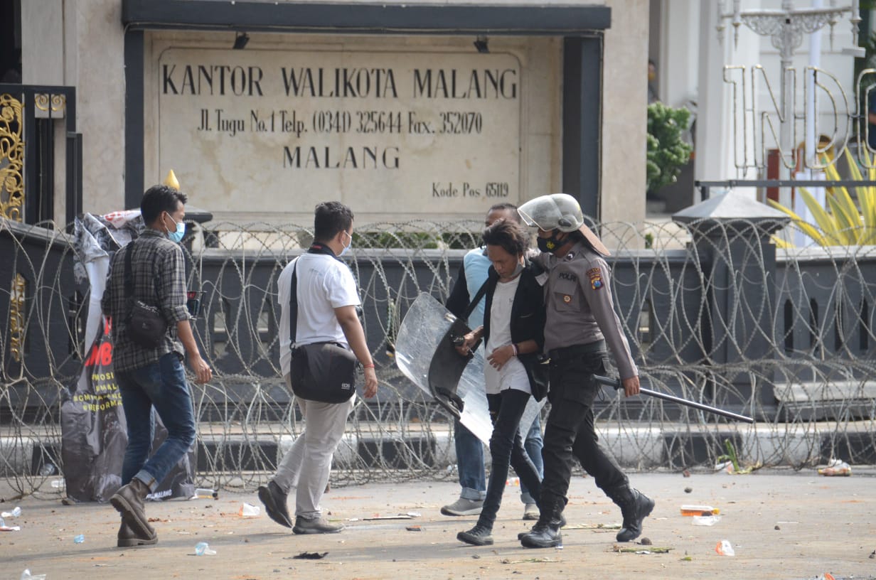 Salah satu demonstran tolak Omnibus Law yang diamankan oleh Polresta Malang Kota (Foto: istimewa) 