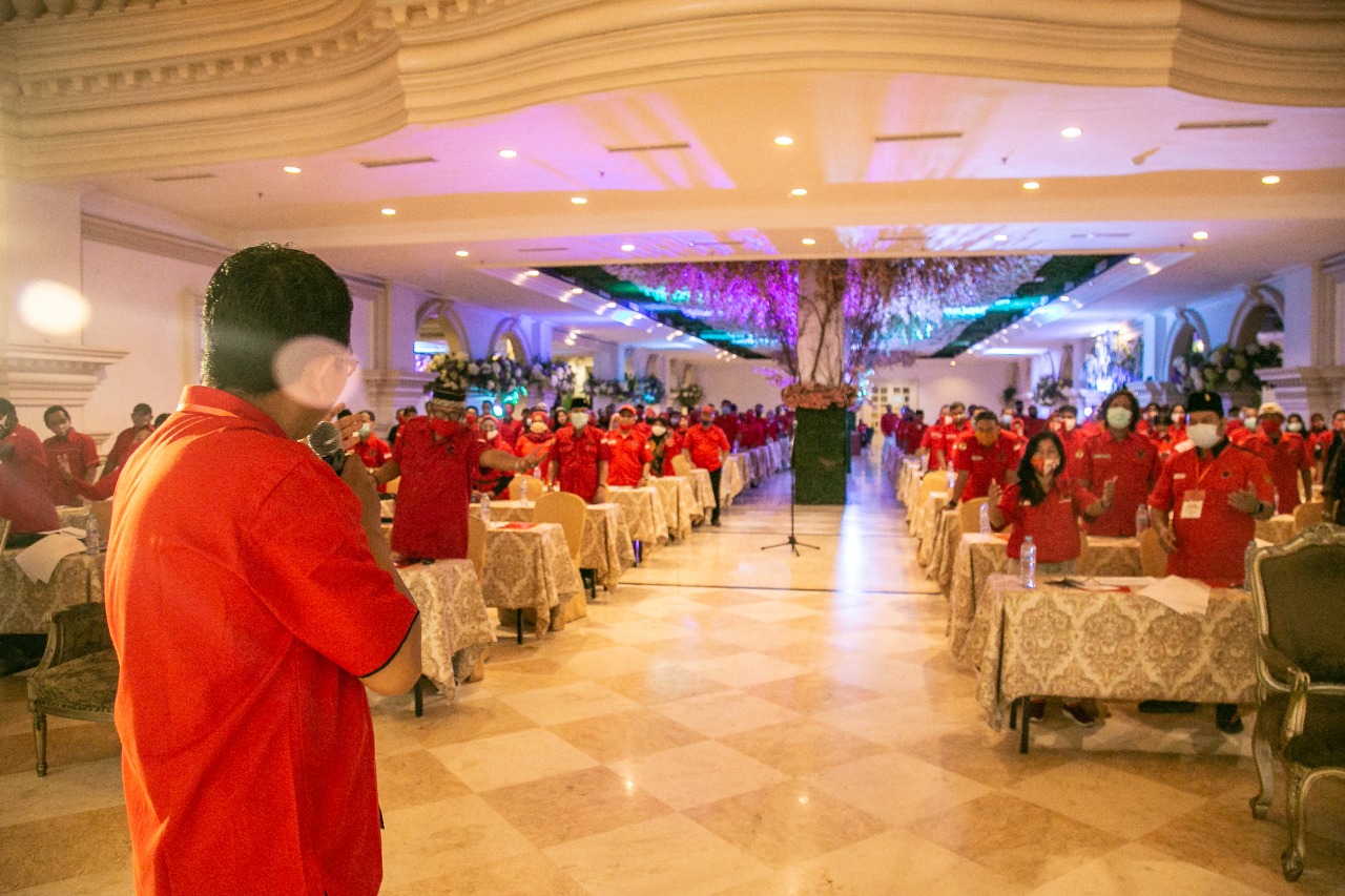 Pelatihan Juru Kampanye Eri Cahyadi dan Armuji, Minggu 11 Oktober 2020 di Hotel Empire Palace. (Foto: PDI Perjuangan)