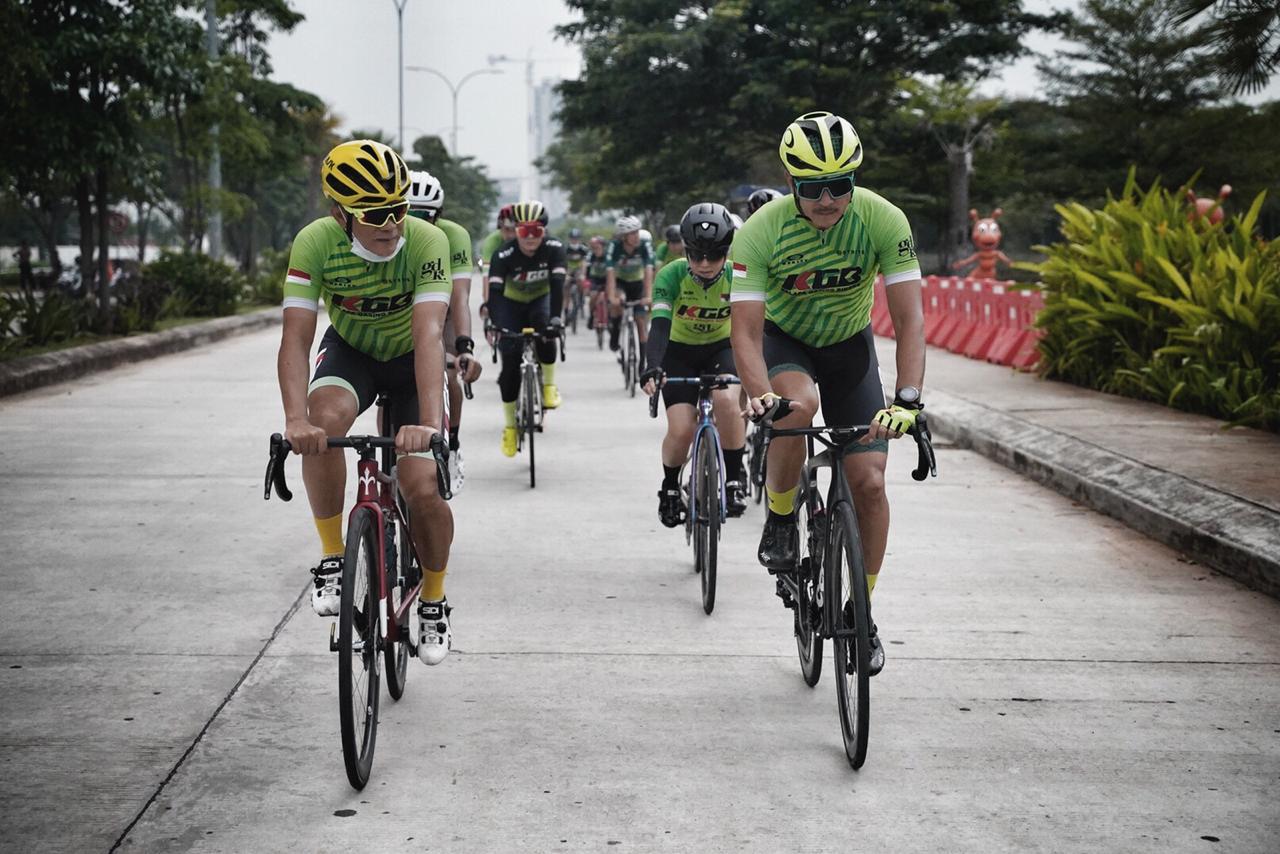Hermansyah Handoko (helm kuning) dan Benny Yahya (helm hijau). (Foto: Istimewa)
