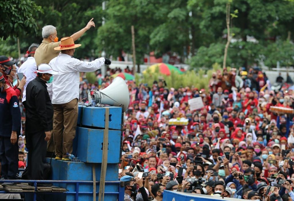 Ganjar Pranowo temui demonstran. (Foto: Semarangku.com)