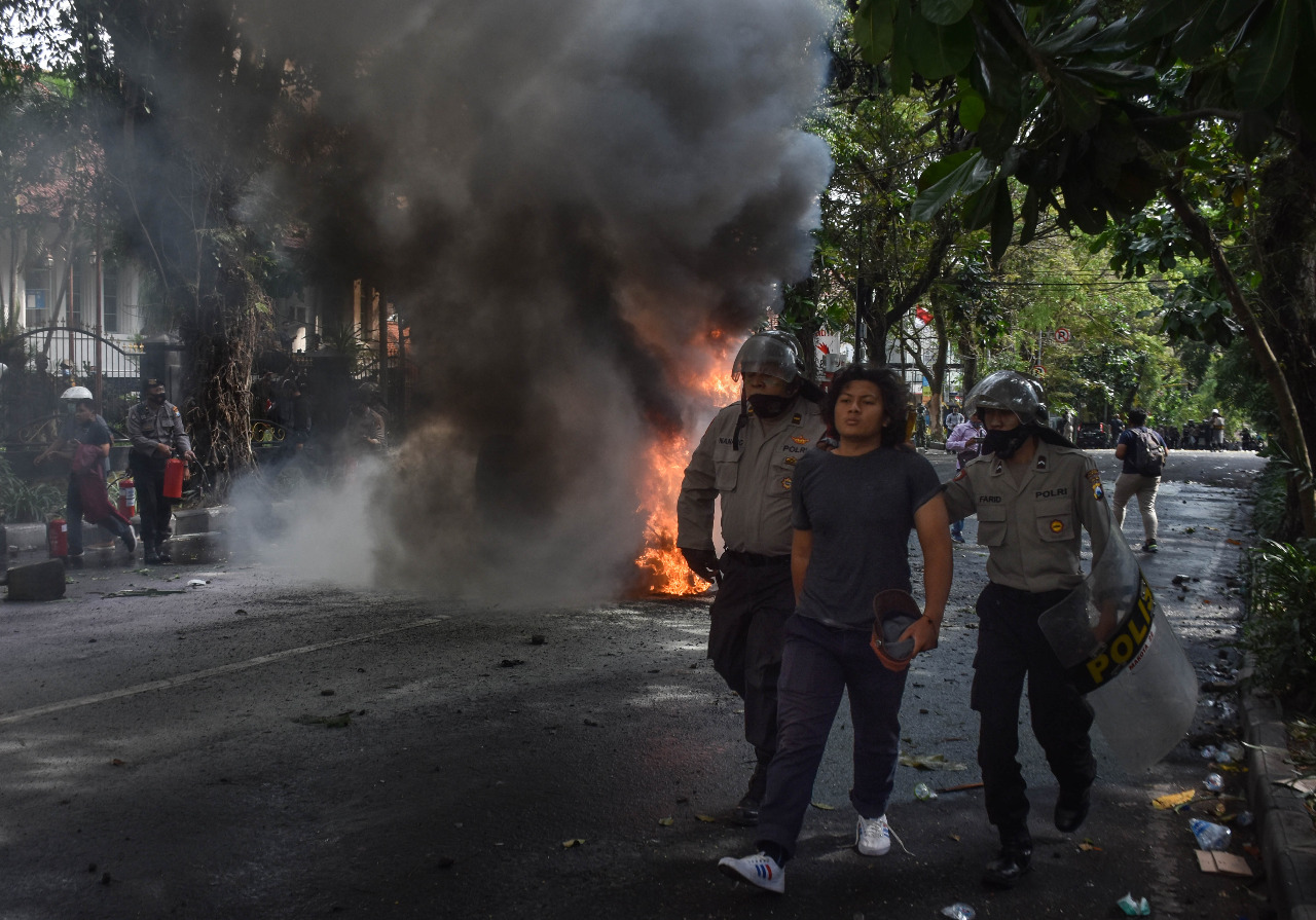 Salah satu demonstran yang ditangkap Polresta Malang Kota saat aksi tolak Omnibus Law pada 8 Oktober 2020, lalu di Kota Malang (Foto: istimewa)