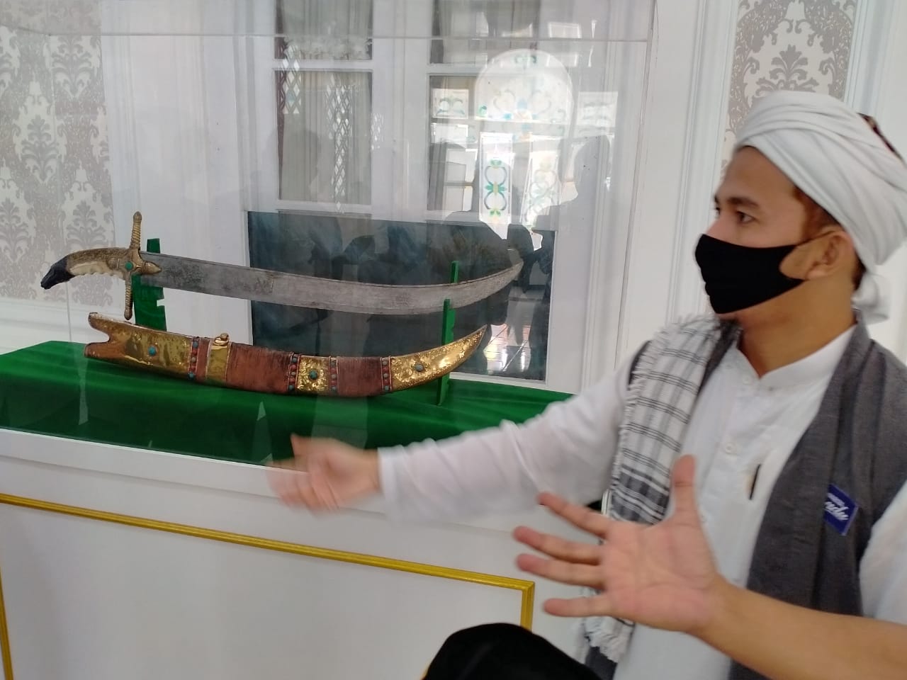 Pedang Khalid bin Walid, salah satu artefak yang akan dimasukkan Museum Probolinggo. (Foto: Ikhsan Mahmudi/Ngopibareng.id)