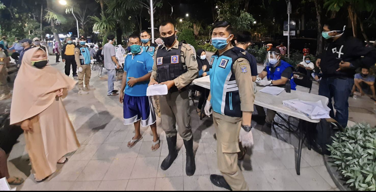 Razia protokol kesehatan di area Taman Bungkul, pada Sabtu, 18 Oktober 2020. (Foto: Istimewa)