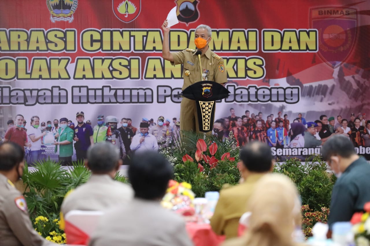 Gubernur Ganjar Pranowo saat deklarasi aksi cinta damai. (Foto: Ist/Ngopibareng.id)