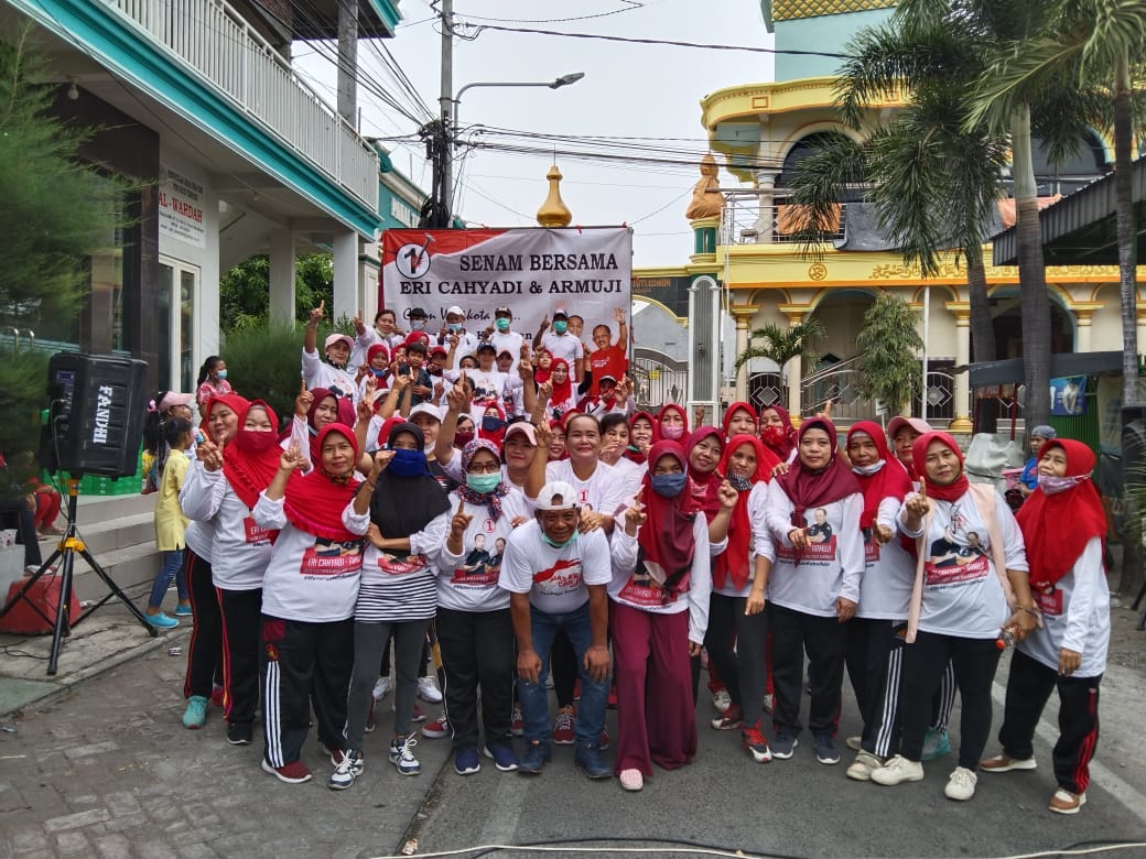 Konsolidasi berupa kegiatan senam oleh Syaifuddin Zuhri, untuk pemenangan Eri Cahyadi-Armuji. (Foto: PDI Perjuangan)