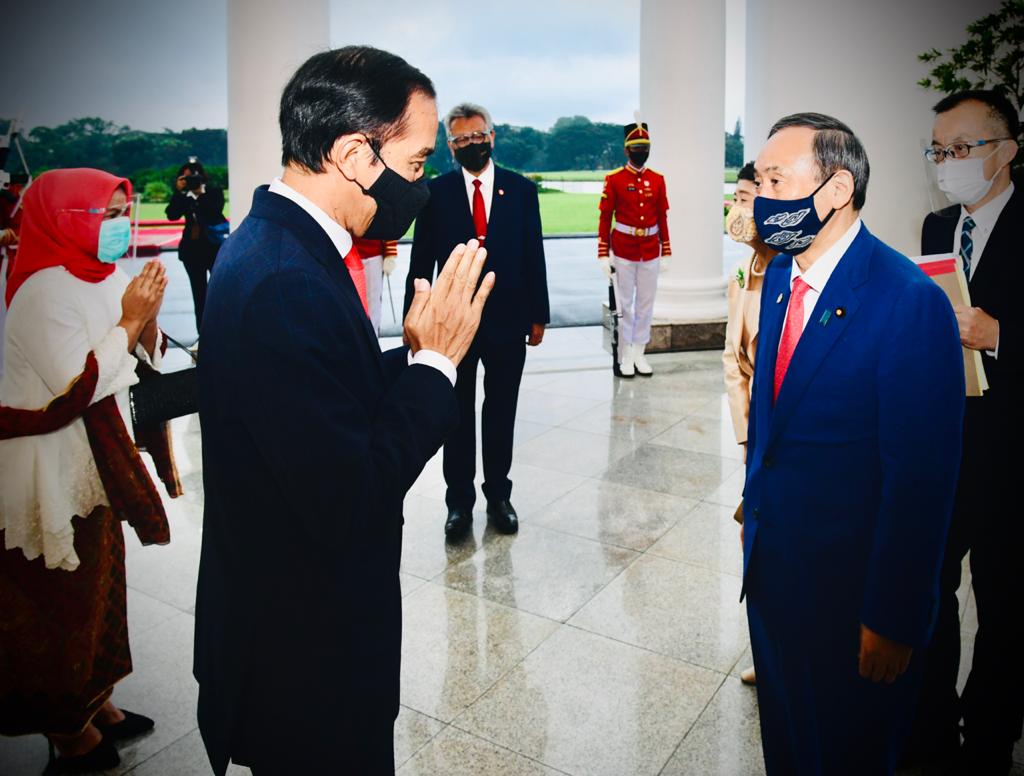 Presiden Jokowi menyambut kedatangan Perdana Menteri Jepang Yoshihide Suga di Istana Bogor, Selasa, 20 Oktober 2020. (Foto: Setpres)