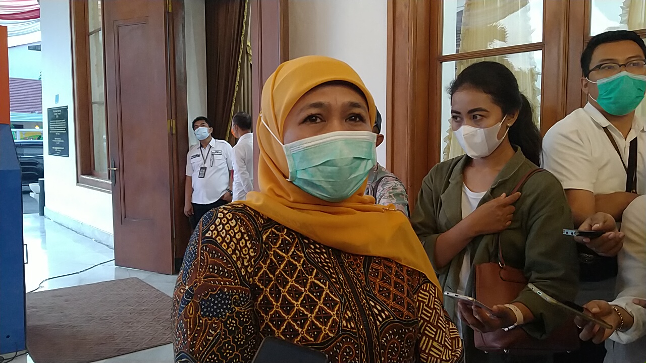 Gubernur Jatim, Khofifah Indar Parawansa ketika memberi keterangan di Gedung Negara Grahadi, Surabaya, Rabu 21 Oktober 2020. (Foto: Fariz Yarbo/Ngopibareng.id)