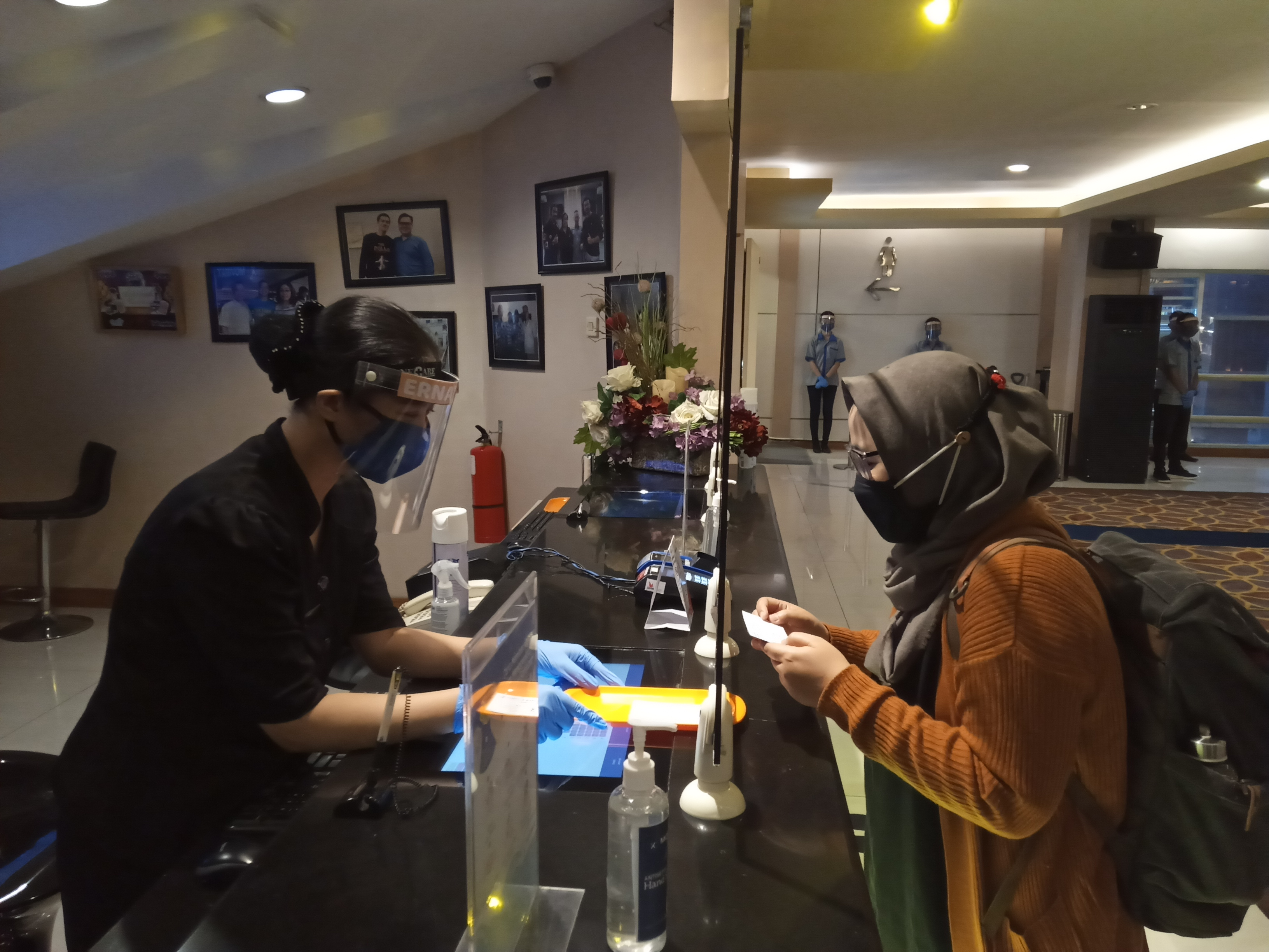 Salah satu penerapan protokol kesehatan di Moviemax Sarinah Kota Malang, Jawa Timur. (Foto: Lalu Theo/Ngopibareng.id)