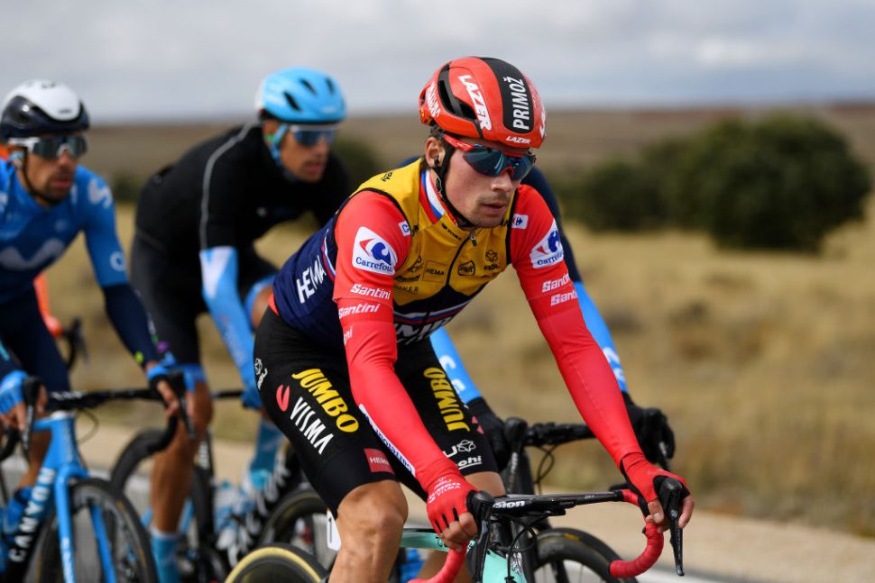 Primoz Roglic (Jumbo Visma) masih  mengenakan red jersey. (Foto: Istimewa)