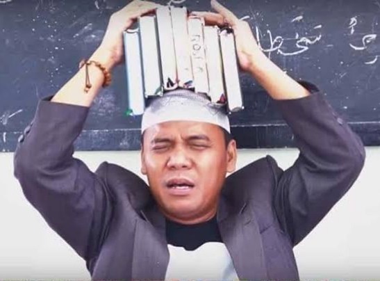 Sugi Nur Raharja ketika melakukan sumpah serapah (mubahalah). (Foto: YouTube)