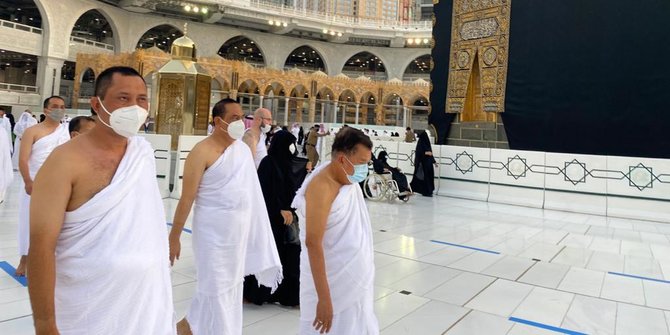 Mantan Wakil Presiden (Wapres) RI ke-10 dan 12, Jusuf Kalla menjalankan ibadah umrah bersama mantan Wakapolri Komjen Pol (Purn) Syafruddin selaku Ketua Yayasan Museum Sejarah Rasullulah SAW dan Peradaban Islam. (Foto: Dok. Pribadi)