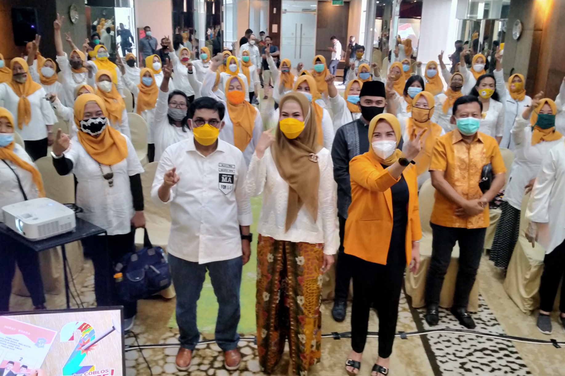 Cawali Surabaya, Machfud Arifin bersama GePe MKGR Jatim di Hotel Mercure, Surabaya, Senin 26 Oktober 2020. (Foto: Fariz Yarbo/Ngopibareng.id)