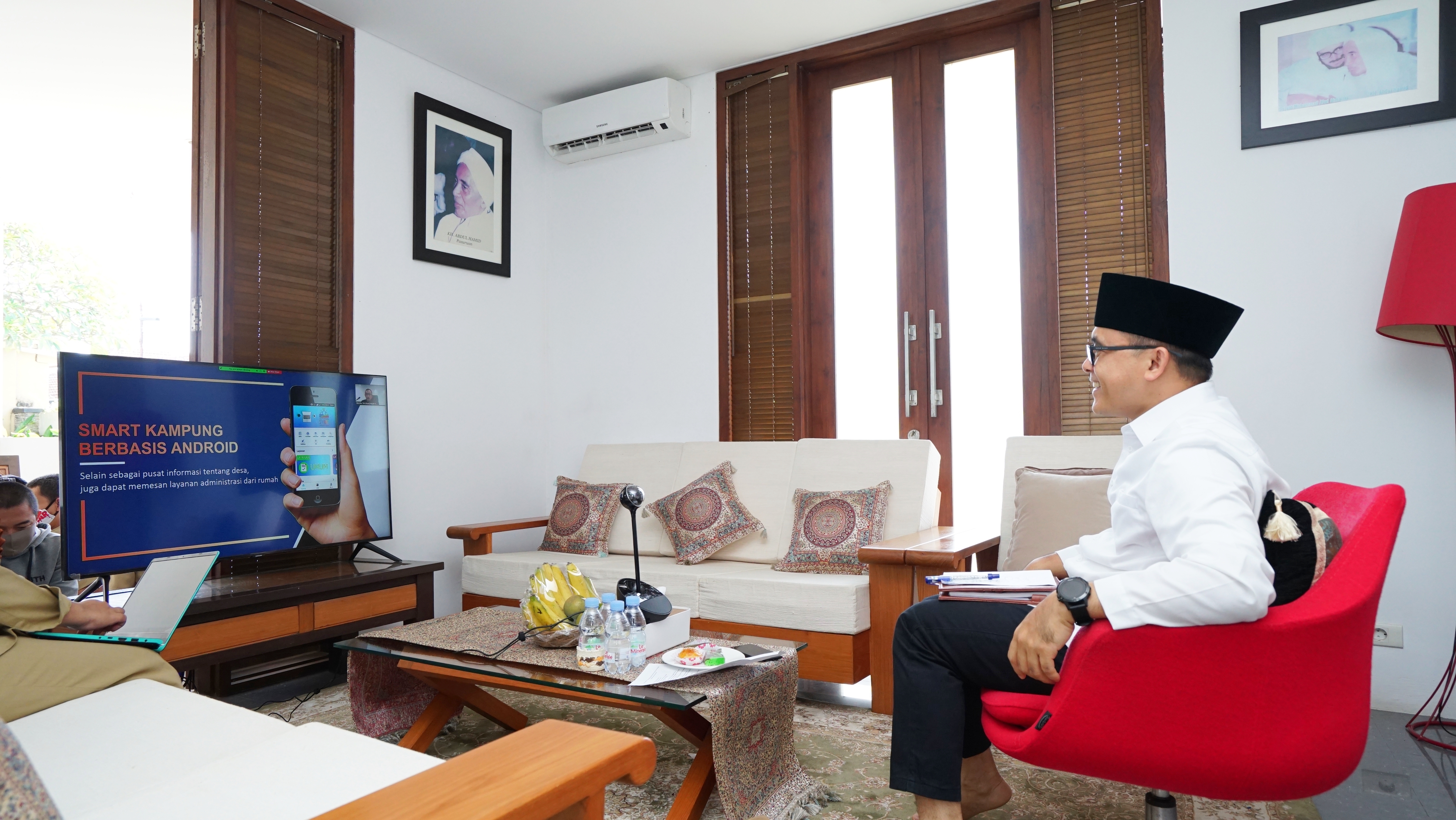 Bupati Banyuwangi Abdullah Azwar Anas menyampaikan keberhasilan Banyuwangi dalam diskusi panel online yang digelar Lemhanas RI (foto:istimewa)