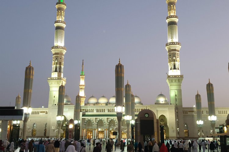 Masjid Nabawi dalam suasana malam. (Foto: Istimewa)