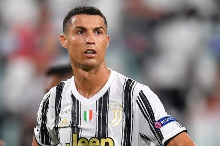 Cristiano Ronaldo dinyatakan terpapar virus corona atau Covid-19. Ia berstatus orang tanpa gejala atau OTG. (Foto: Instagram)