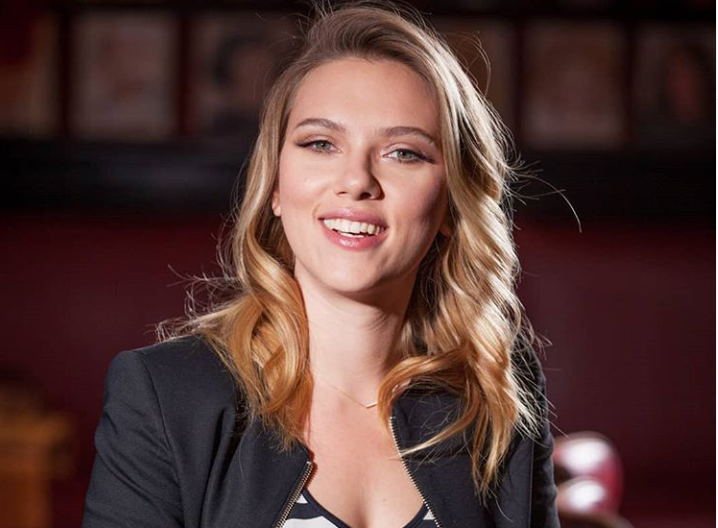 Scarlett Johansson menikahi komedian Colin Jost. (Instagram)