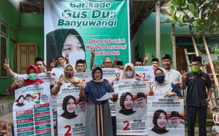 Barikade Gus Dur Banyuwangi memberikan dukungan pada paslon Bupati dan wakil Bupati Banyuwangi Ipuk-Sugirah (foto:istimewa)