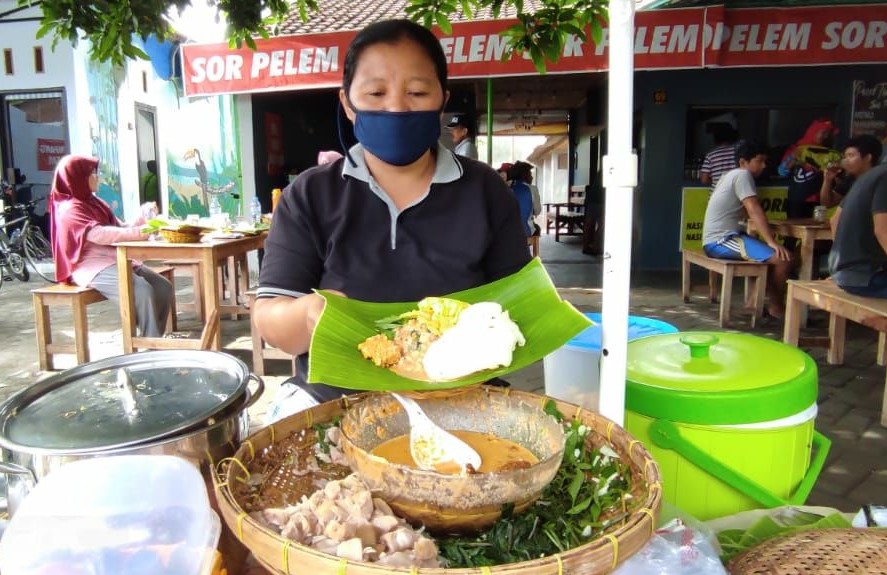 Resep kuno bumbu pedas pecel tumpang yang melegenda (Fendi Plesmana /Ngopibareng.id) 