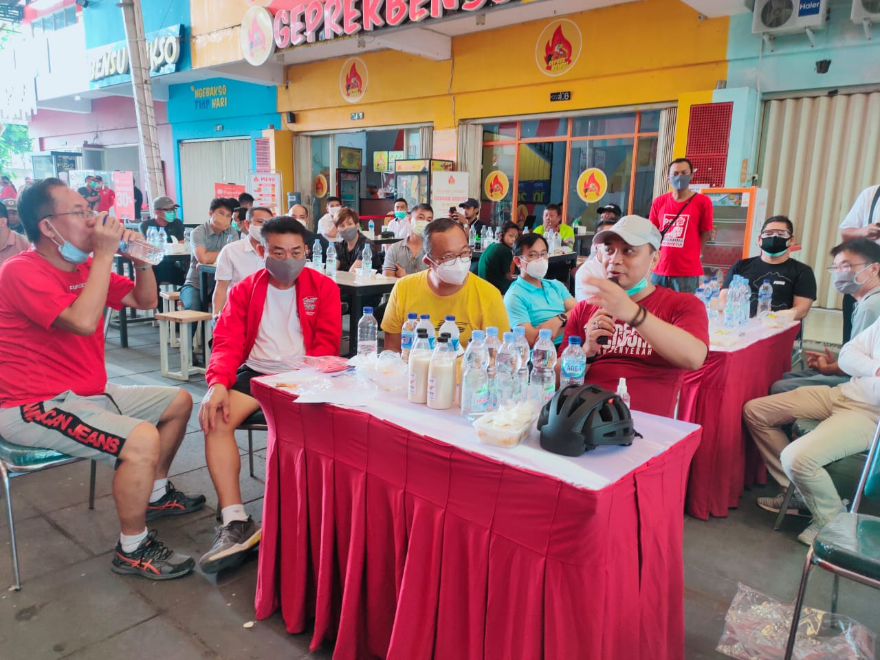 Eri Cahyadi ketika menyampaikan aspirasi di masyarakat daerah G-Walk. (Foto: Alief Sambogo/Ngopibareng.id)