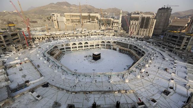 Ilustrasi jemaah umrah di Tanah Suci di tengah situasi pandemi Covid-19. (Foto: AFP)