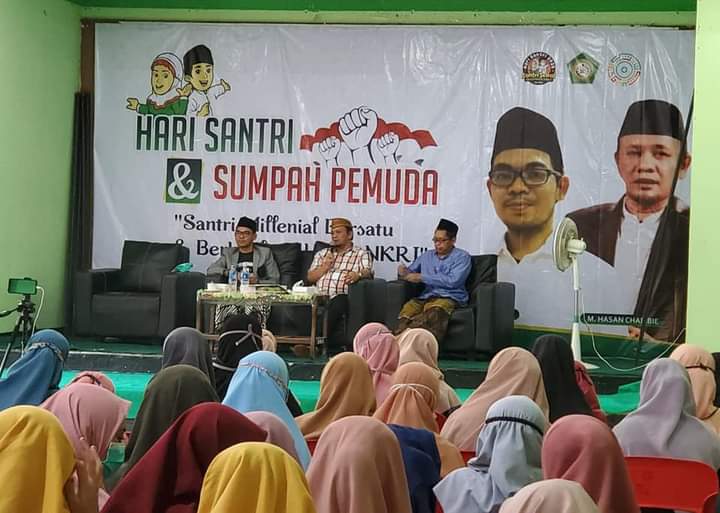 M Hasan Chabibie bersama Ahmad Athoillah, Founder Santri Milennial di Denanyar Jombang. (Foto: Istimewa) 