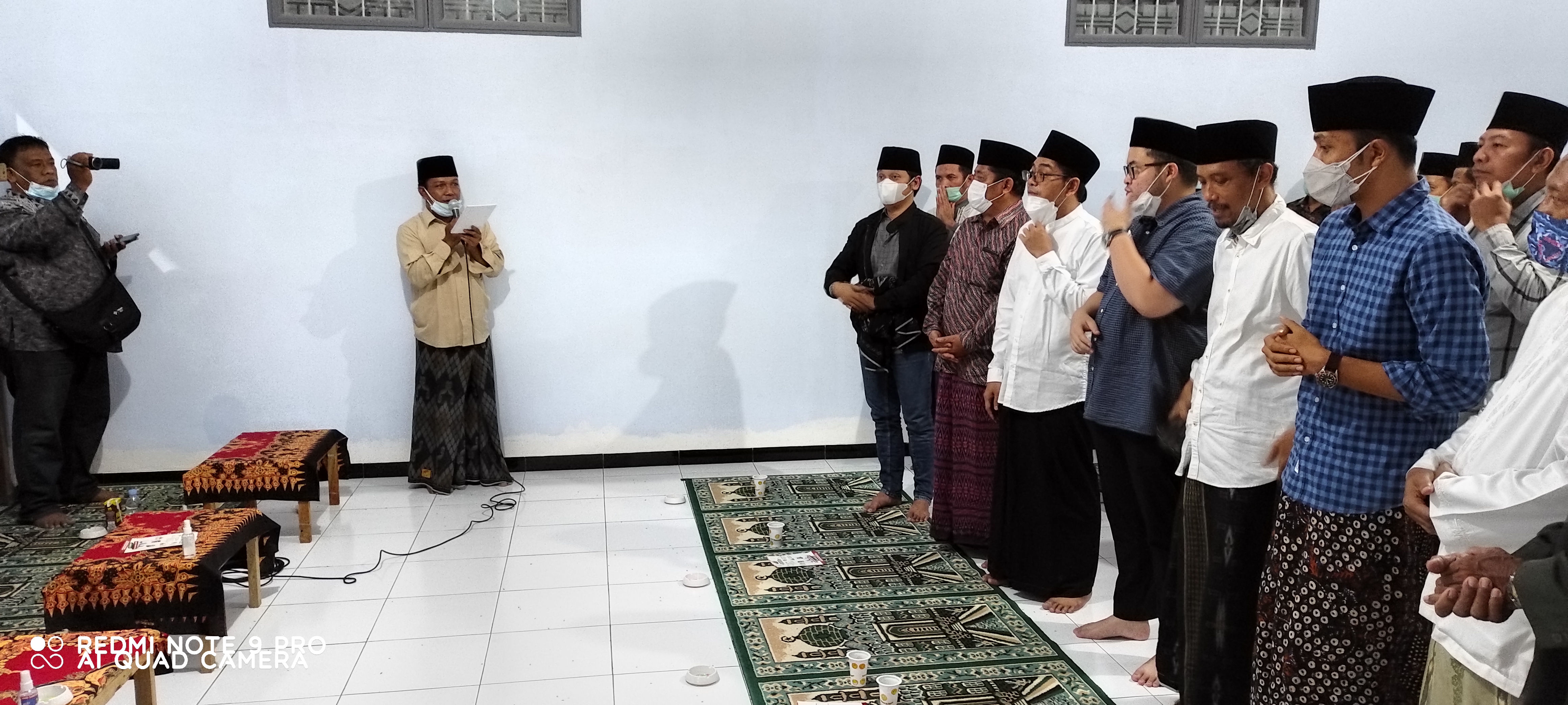 Paslon tunggal Bupati Kediri Hanindto Himawan Pramono mendapat dukungan dari kelurga besar Ponpes Al-Falah Ploso Mojo. (Foto: Fendhy Plesmana/Ngopibareng.id) 