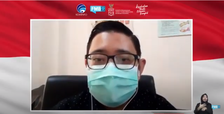 Dirga Sakti Rambe, Dokter Spesialis Penyakit Dalam sekaligus Vaksinolog saat menjadi narasumber dialog produktif Semangat Selasa dengan Tema: “Vaksin: Intervensi Kesehatan Masyarakat yang Efektif dan aman lewat live streaming YouTube, Selasa 3 November 2020. (Foto: Tangkapan Layar YouTube)