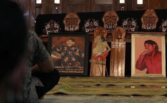 Jenazah Ki Seno Nugroho disemayamkan di rumahnya dusun Gayam, Argosari, Sedayu, Bantul. (Foto: Dtk)