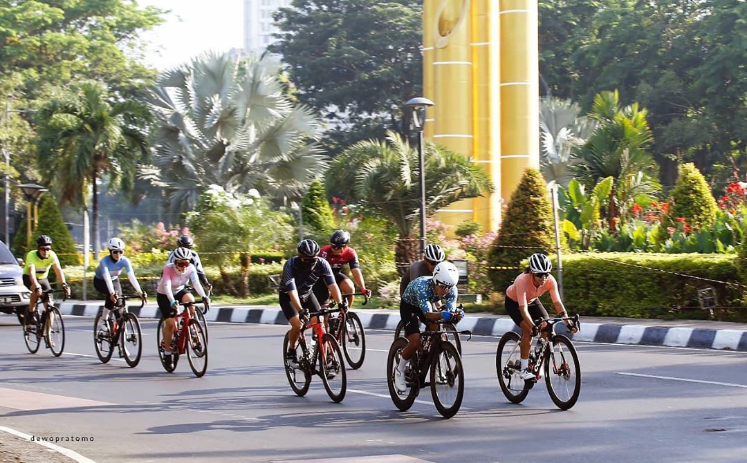 Ada beberapa tips dari Xtoredy agar gowes di jalan aman dan selamat._(Foto: Dewo Pratomo)