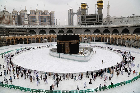 Ilustrasi para jemaah melaksanakan ibadah umrah di Tanah Suci. (Foto: Istimewa)