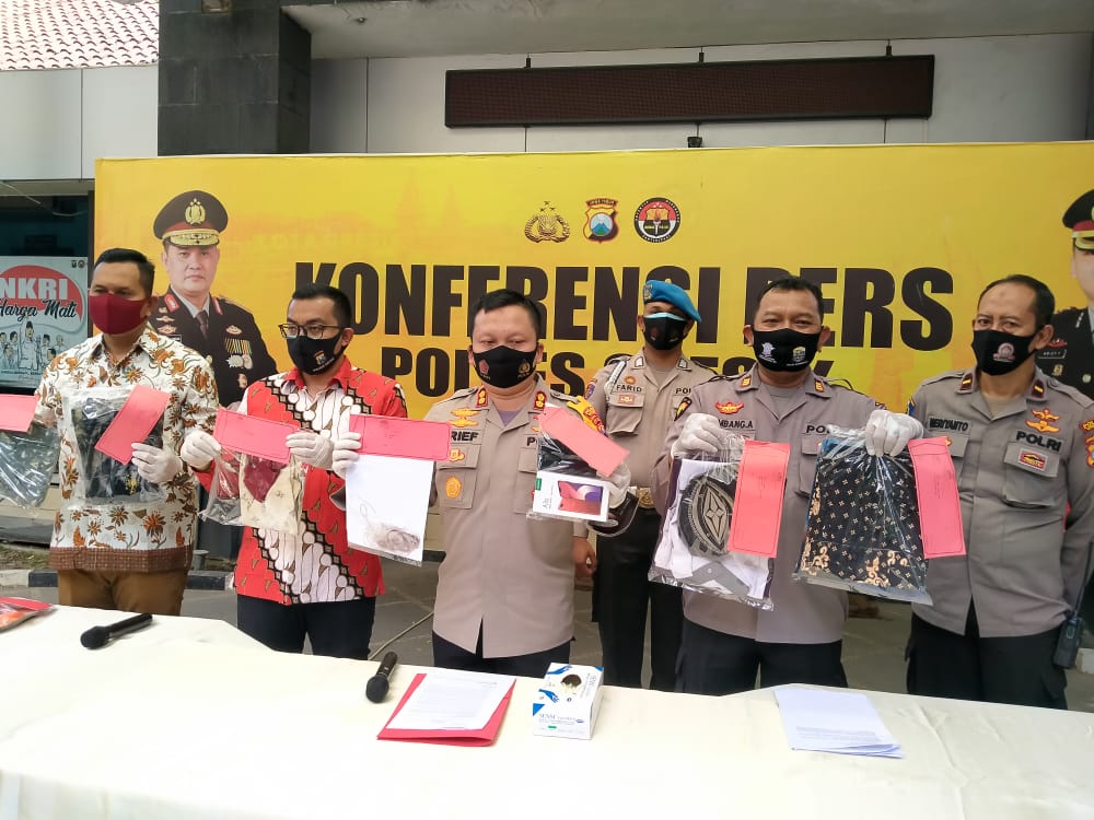 Kapolres Gresik AKBP Arief Fitrianto, saat rilis kasus pembunuhan yang melibatkan bocah di bawah umur, Jumat 6 November 2020. (Foto: Azharil Farich/Ngopibareng.id)