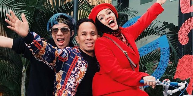 YouTUber Atta Halilintar bersama sang ayah, Halilintar Anofial Asmid dan ibunya, Lenggogeni Faruh alias Ibu Gen. (Foto: Instagram)