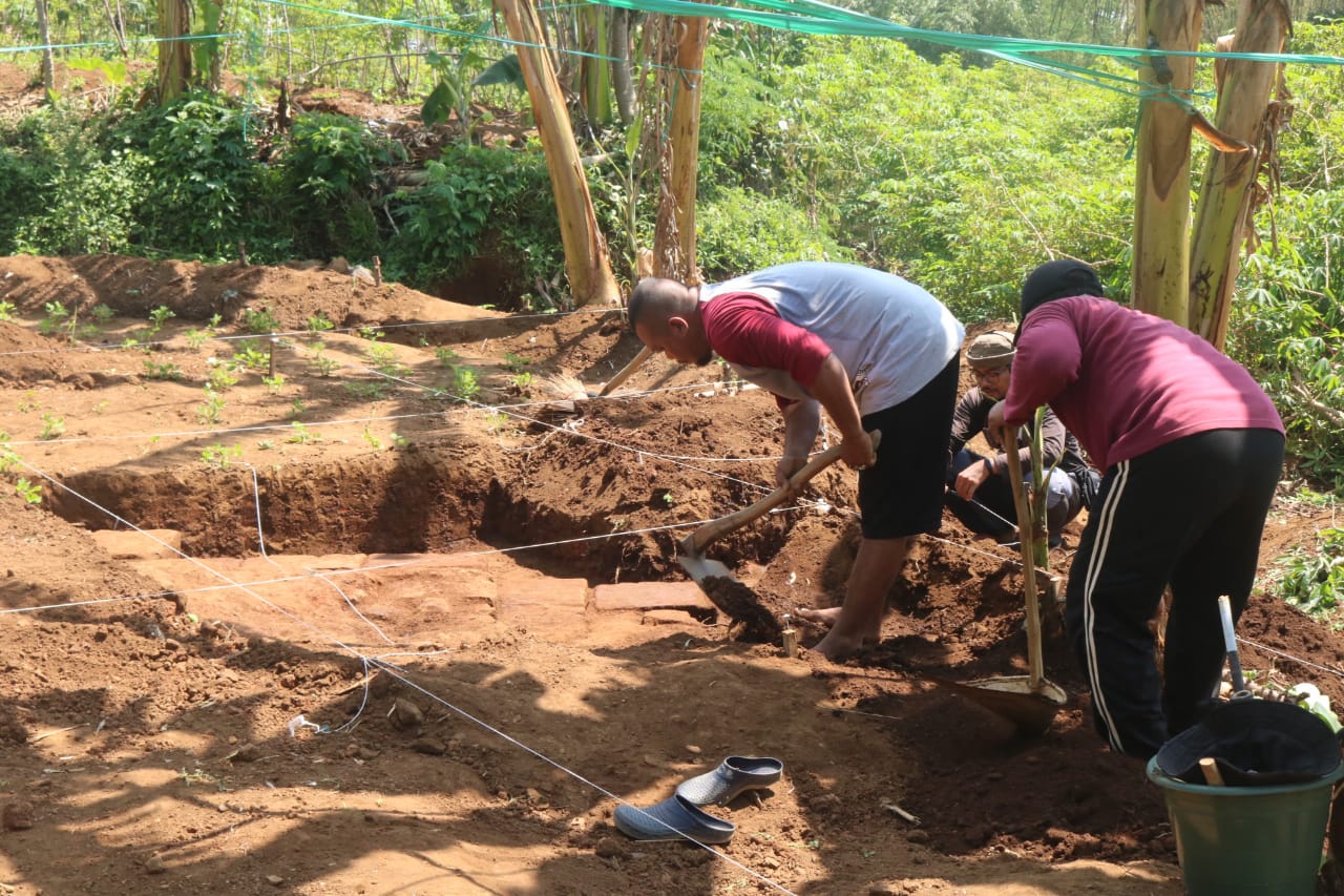 Proses ekskavasi di Situs Langlang, Desa Langlang, Singosari, Kabupaten Malang (Foto: Lalu Theo/ngopibareng.id)