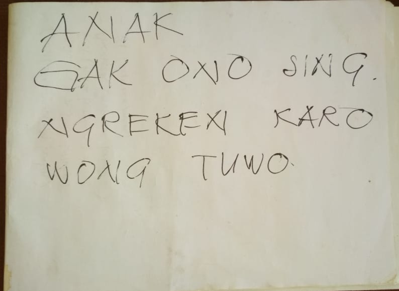 Tulisan yang diduga pesan terakhir dari korban. (Foto: Istimewa)