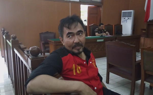 Gatot Brajamusti saat menjalani persidangan. (Foto: Istimewa)