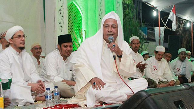 Habib Luthfi bin Yahya di Kanzus Shalawat, Pekalongan. (Foto: Istimewa)