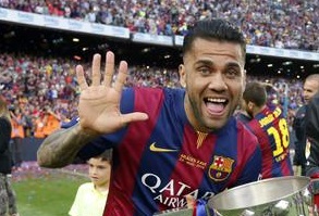 Dani Alves ketika masih memperkuat Barcelona. (Foto: Twitter/@DaniAlvesBrasil)