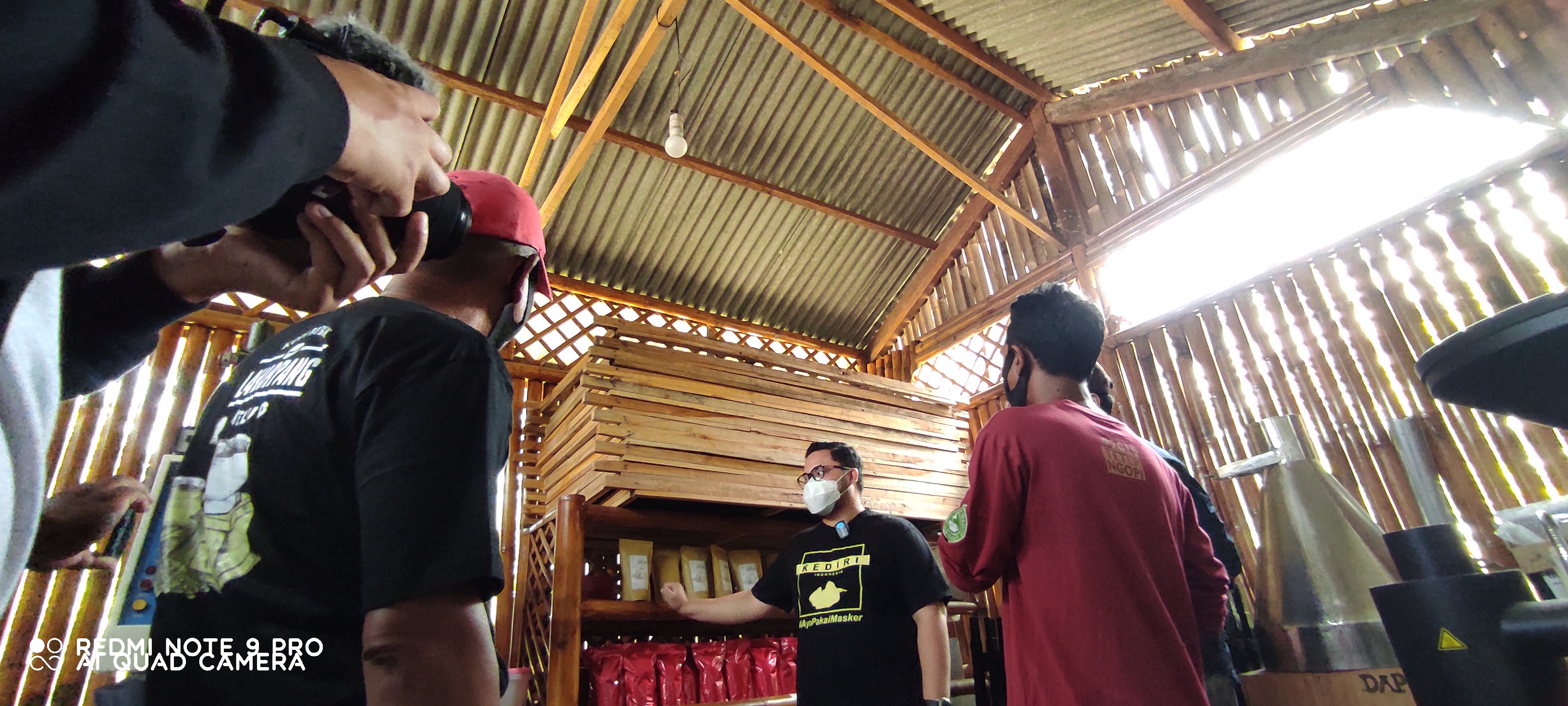 Tempat produksi tanaman kopi. (Foto: Fendhy Plesmana/Ngopibareng.id)