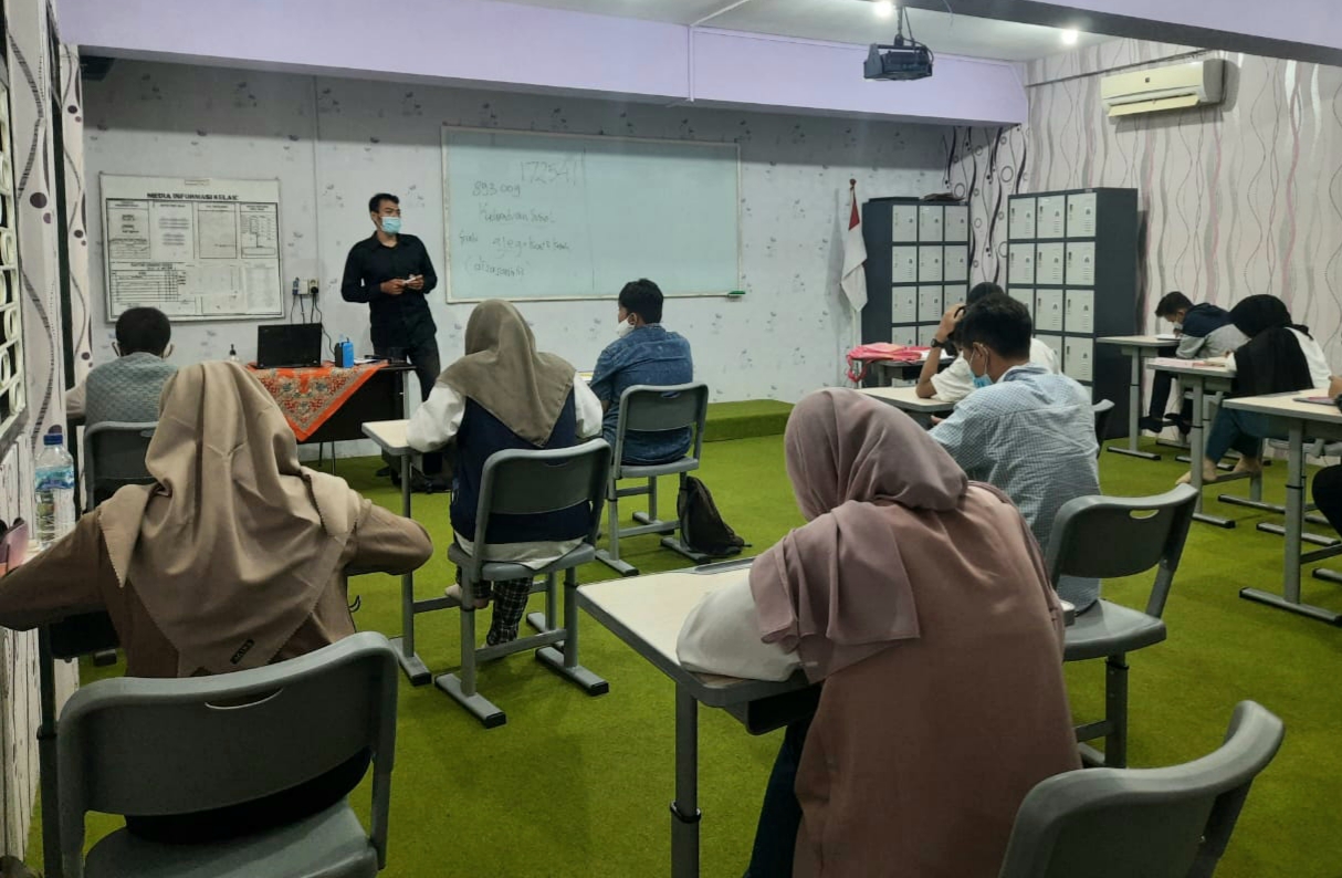 Situasi simulasi tatap muka di SMA Ta'miriyah. (Foto: Pita Sari/Ngopibareng.id)