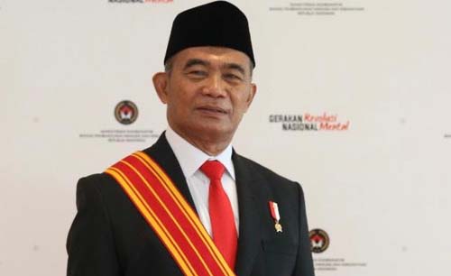 Menko PMK Muhadjir Efendy dengan  penghargaan Bintang Mahaputera Adipradana. (Foto:Istimewa)