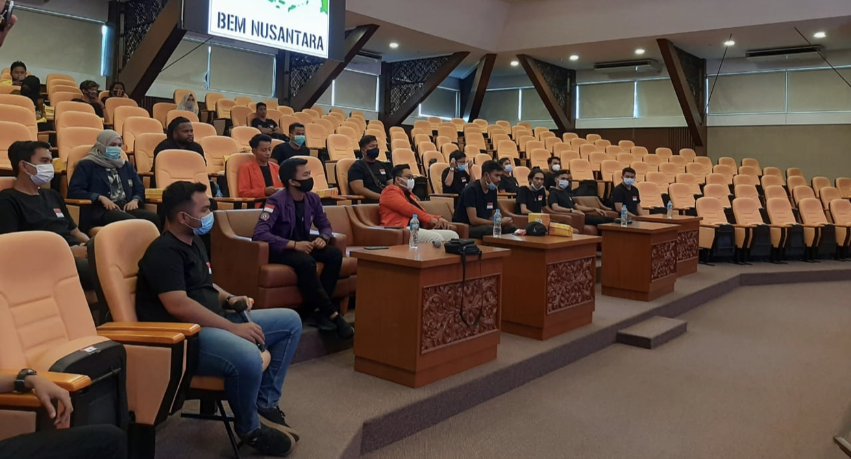 Beberapa koordinator BEM Nusantara di tinggat daerah, ketika menggelar pertemuan di Universitas Wijaya Kusuma, pada Rabu, 11 November 2020 (Foto: Andhi Dwi/Ngopibareng.id)