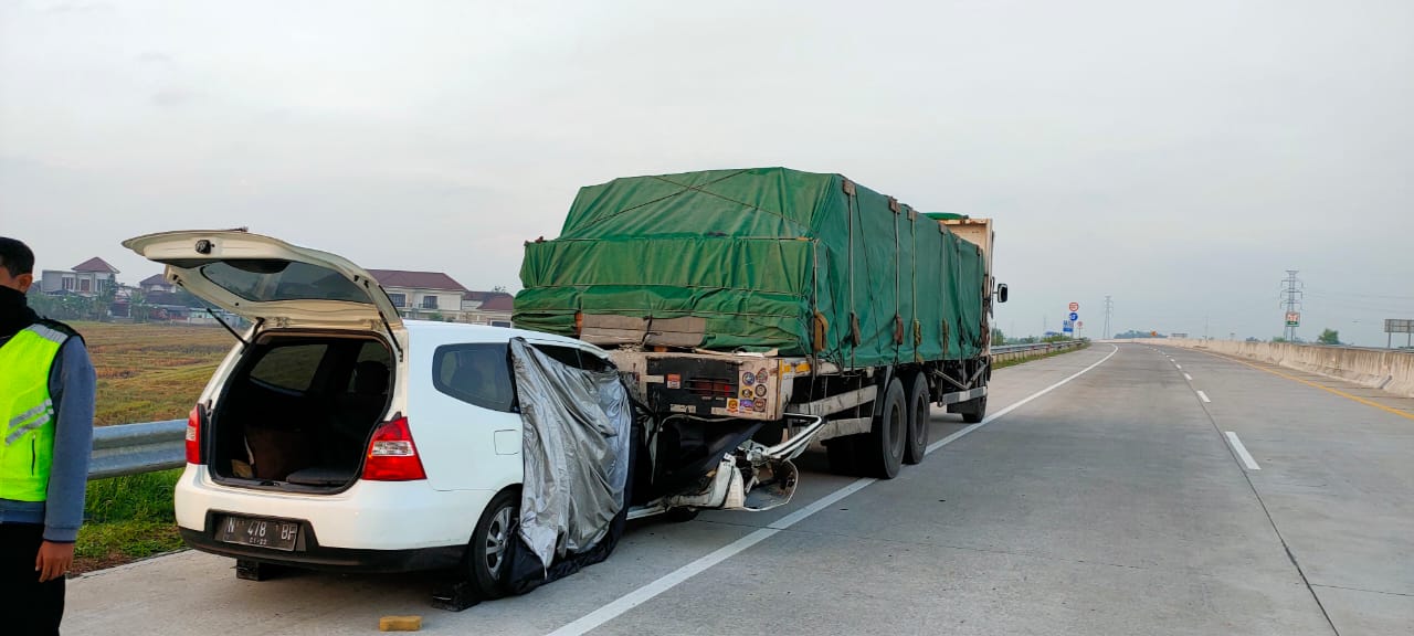 Mobil yang ditumpangi oleh anggota DPRD Kabupaten Malang saat diamankan oleh petugas (Foto: istimewa)