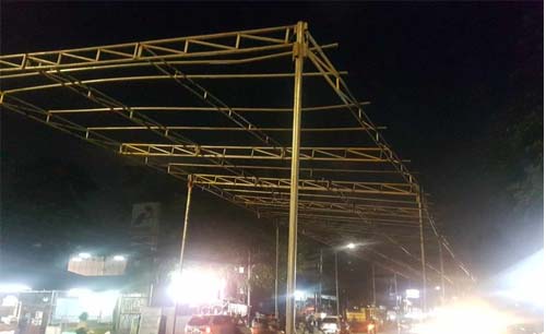 Malam ini pernikahan putri Habib Riziek, pasang tenda sepanjang 750 meter. (Foto:Ngopibareng/Asmanu)