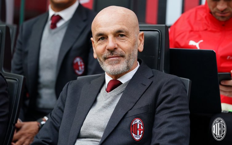 Pelatih skuad AC Milan, Stefano Pioli, terkonfirmasi positif Covid-19. (Foto: Dok. AC Milan)