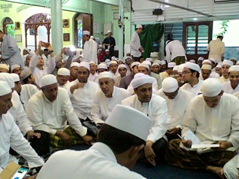 Para tokoh dari kalangan habaib dalam suatu forum pengajian. (Foto: Istimewa)