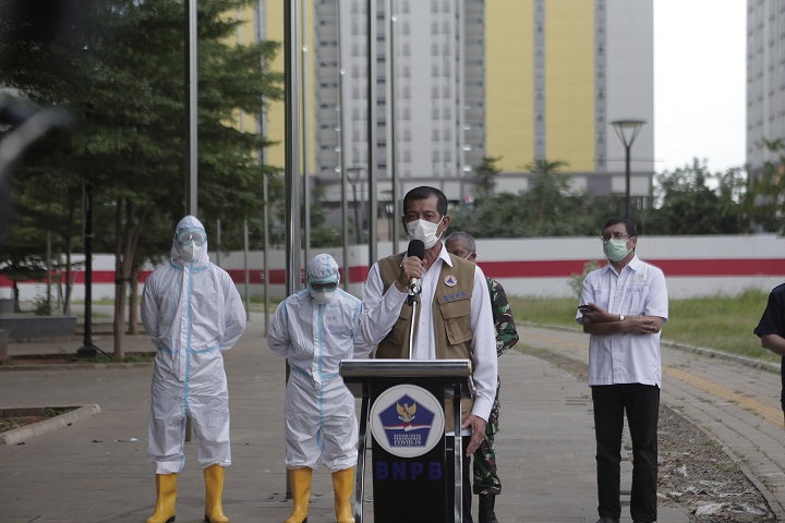 Ketua Satuan Tugas (Satgas) Penanganan Covid-19, Doni Monardo, saat jumpa pers di Rumah Sakit Darurat Wisma Atlet Kemayoran, Jakarta. (Foto: Dok. BNPB Indonesia)