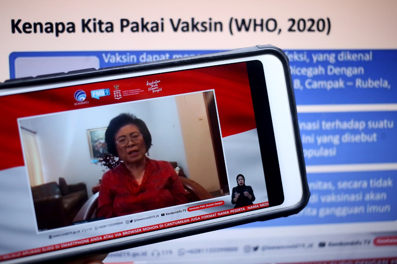 Prof. Dr. dr. Cissy Kartasasmita , Sp.A (K), M.Sc, Guru Besar Fakultas Keokteran Universitas Indonesia, dalam Dialog Produktif bertema Keamanan Vaksin dan Menjawab Mitos dengan Fakta, yang diselenggarakan Komite Penanganan COVID-19 dan Pemulihan Ekonomi Nasional (KPCPEN), Senin 16 November 2020. (Foto: Tangkapan Layar)).