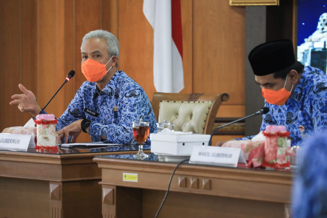 Gubernur Jawa Tengah, Ganjar Pranowo Rakor penanganan percepatan Covid-19 di Jawa Tengah, ruang rapat lantai kantor Gubernur, Selasa 17 November 2020. (Foto: Dok. Pemprov Jateng)